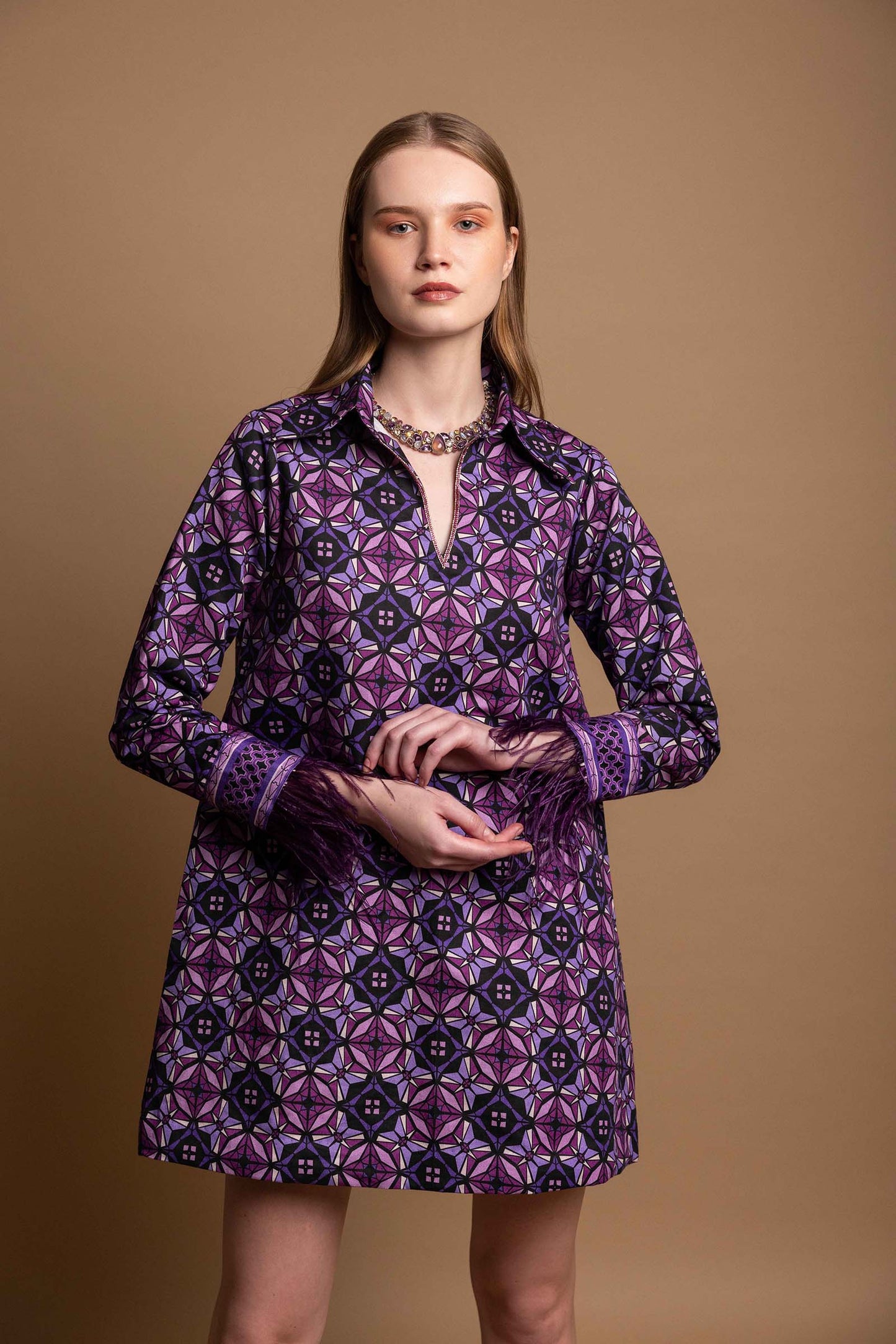 SHARP VIOLET MINI DRESS WITH FEATHERS