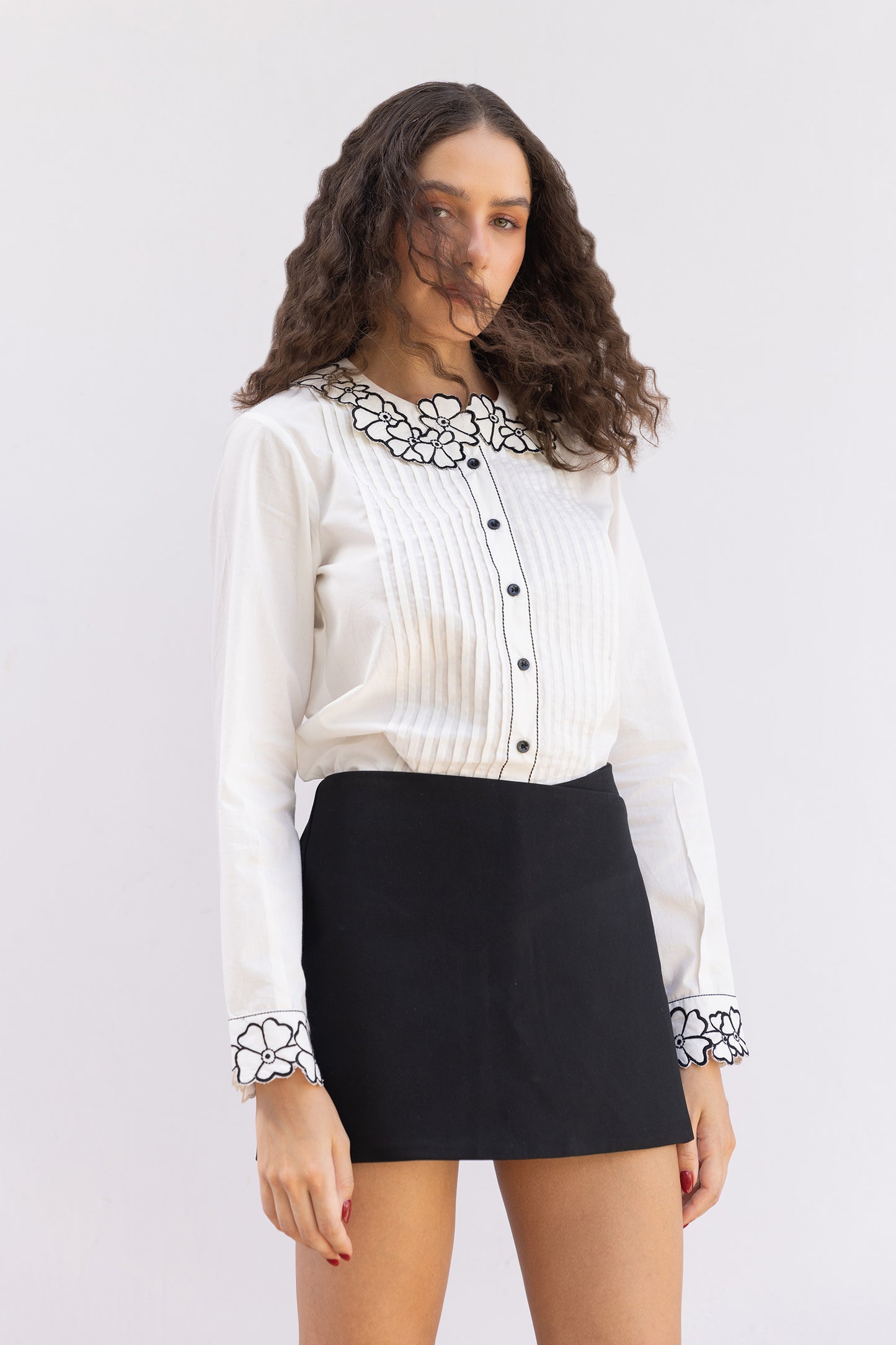 BLACK FLORAL WHITE SHIRT