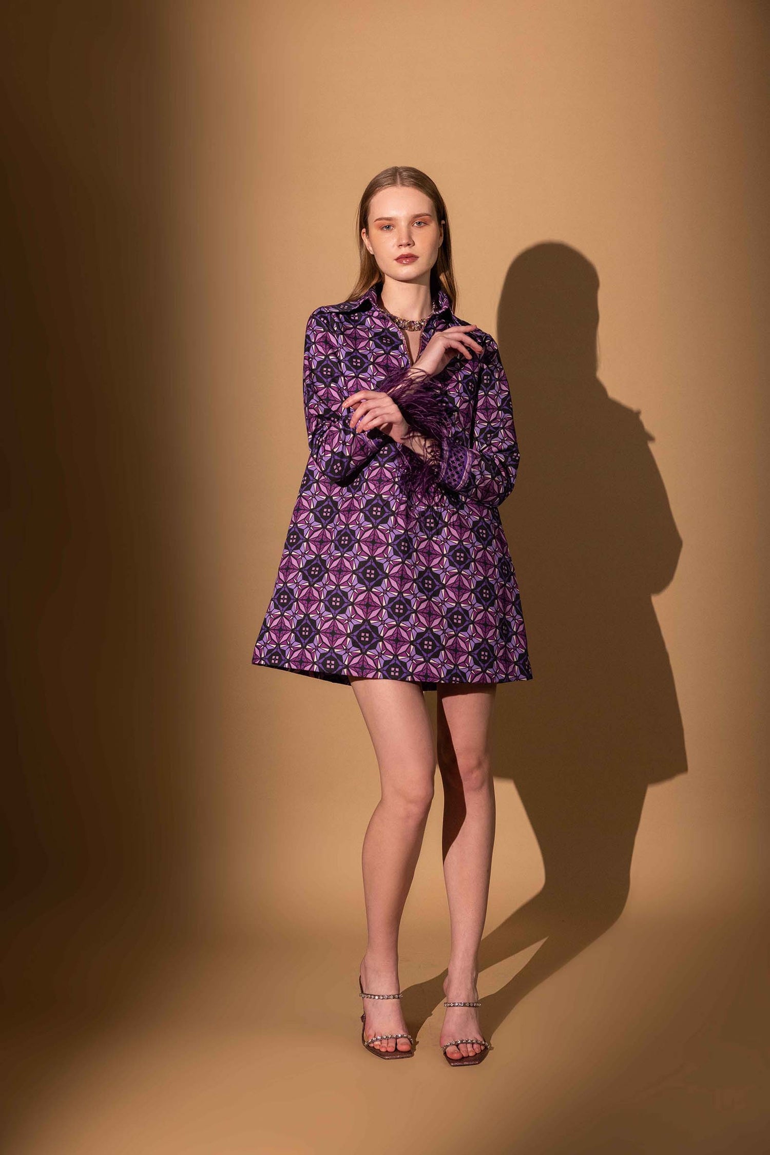 SHARP VIOLET MINI DRESS WITH FEATHERS