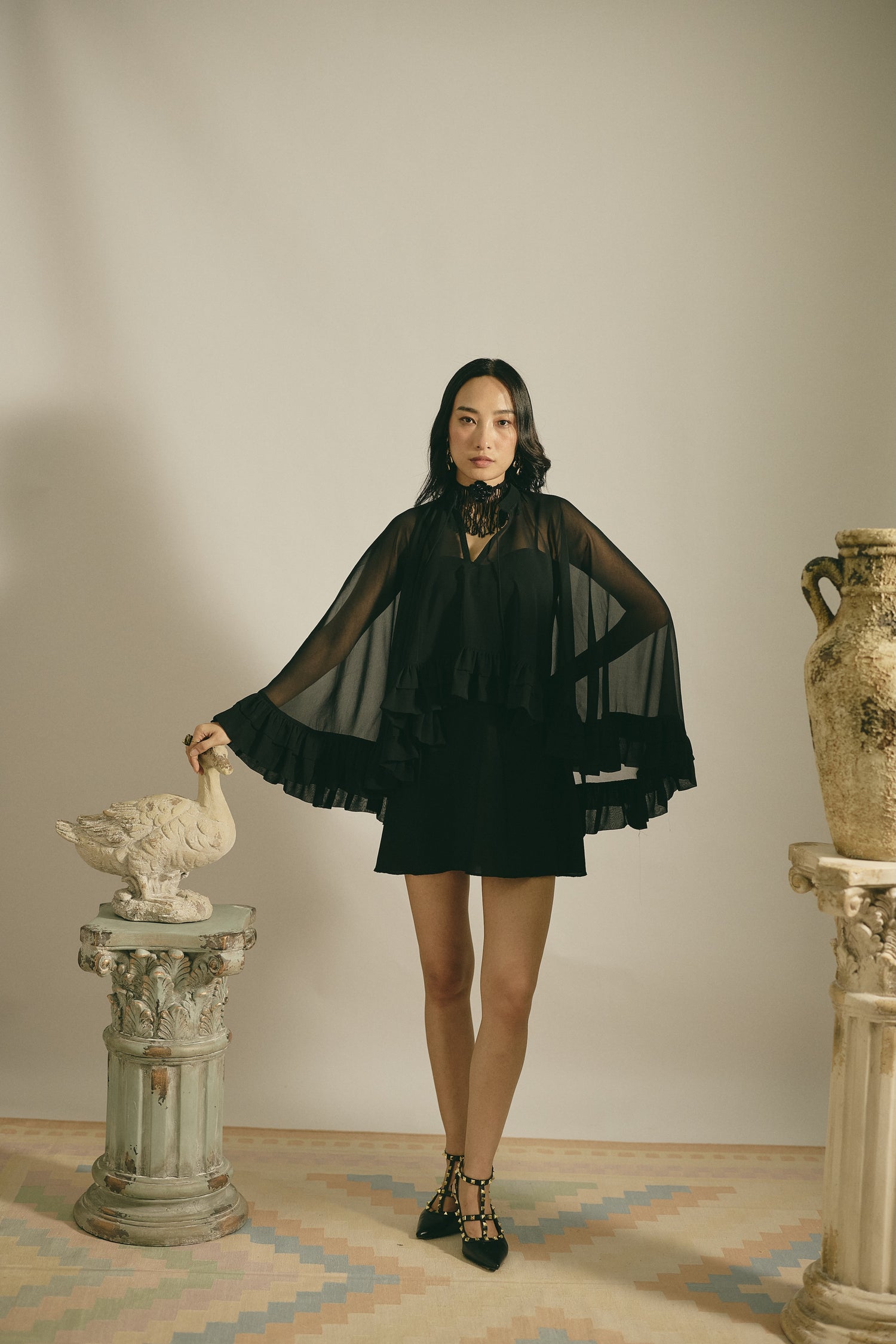 NOIR RUFFLE CAPE