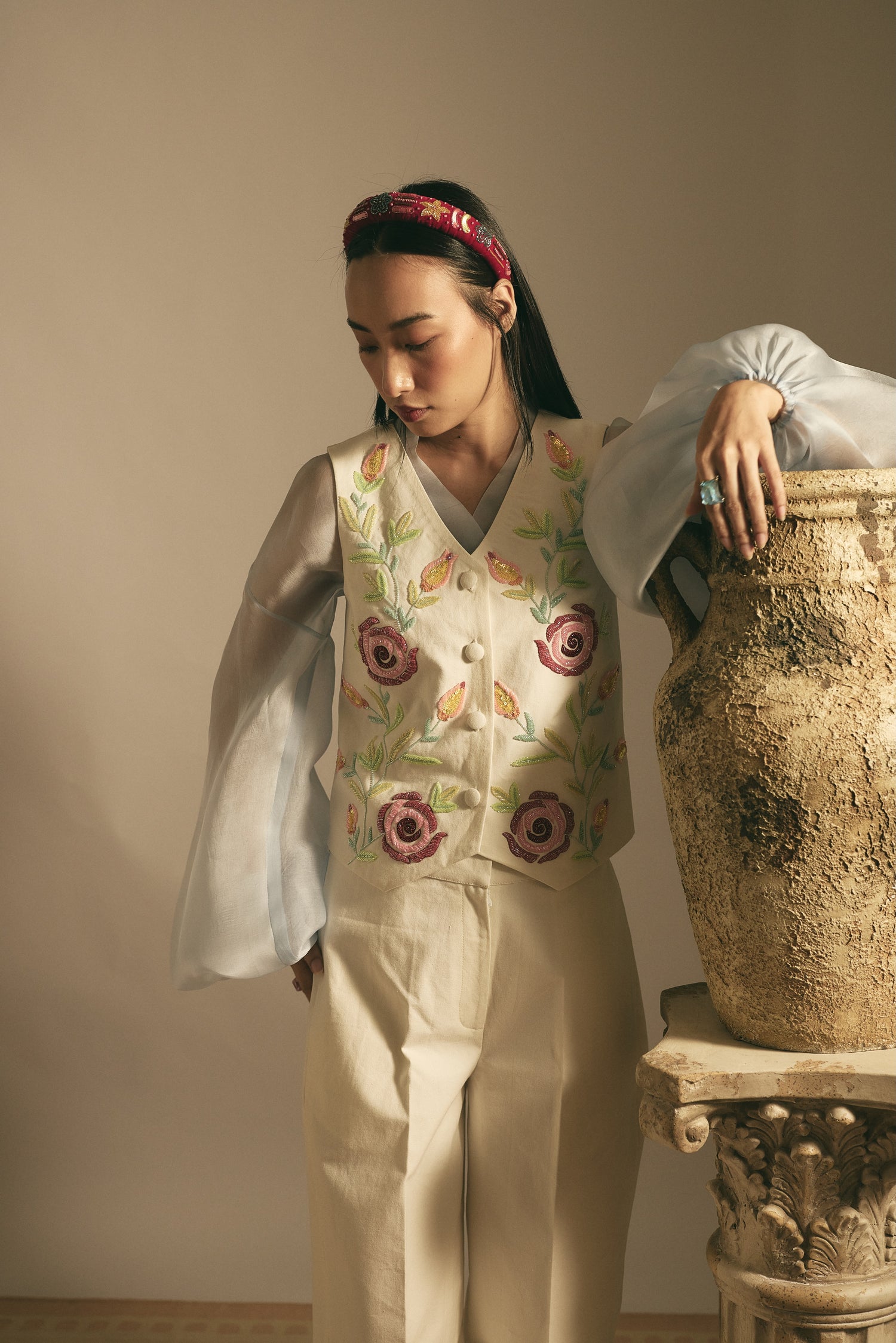 GARDEN OF ROSES VEST - WHITE